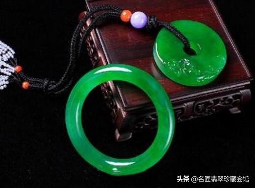 爱翡翠知识点爱翡翠的女人-第2张图片-翡翠网 爱翡翠知识点爱翡翠的女人-第2张图片-翡翠网