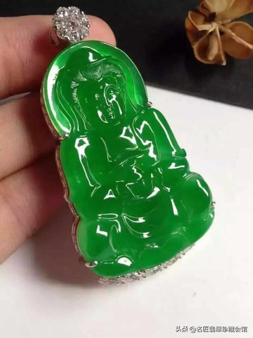 爱翡翠知识点爱翡翠的女人-第5张图片-翡翠网 爱翡翠知识点爱翡翠的女人-第5张图片-翡翠网