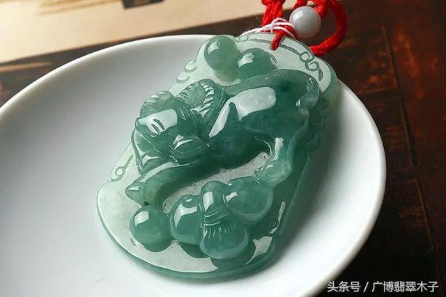 属虎带翡翠手镯,属虎戴什么翡翠-第5张图片-翡翠网 属虎带翡翠手镯,属虎戴什么翡翠-第5张图片-翡翠网