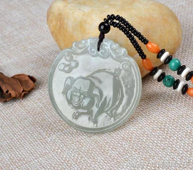 属虎带翡翠手镯,属虎戴什么翡翠-第19张图片-翡翠网 属虎带翡翠手镯,属虎戴什么翡翠-第19张图片-翡翠网