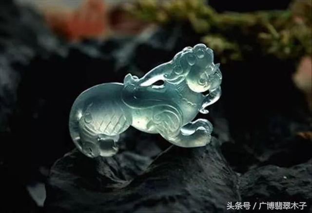 属虎带翡翠手镯,属虎戴什么翡翠-第21张图片-翡翠网 属虎带翡翠手镯,属虎戴什么翡翠-第21张图片-翡翠网