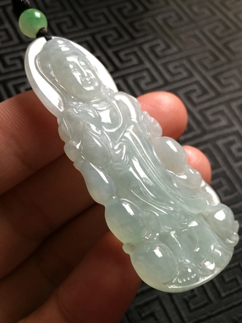 我戴观音吊坠十几年了,翡翠糯米种观音价格-第2张图片-翡翠网 我戴观音吊坠十几年了,翡翠糯米种观音价格-第2张图片-翡翠网