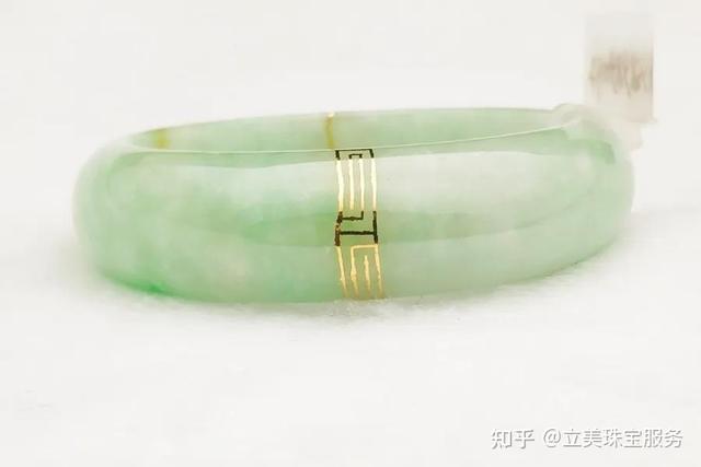 翡翠手镯表面有点磨损,玉镯子上有凹陷和坑-第2张图片-翡翠网 翡翠手镯表面有点磨损,玉镯子上有凹陷和坑-第2张图片-翡翠网