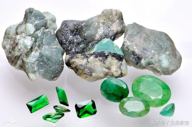 翡翠毛石鉴别知识玻璃种翡翠毛料-第3张图片-翡翠网 翡翠毛石鉴别知识玻璃种翡翠毛料-第3张图片-翡翠网