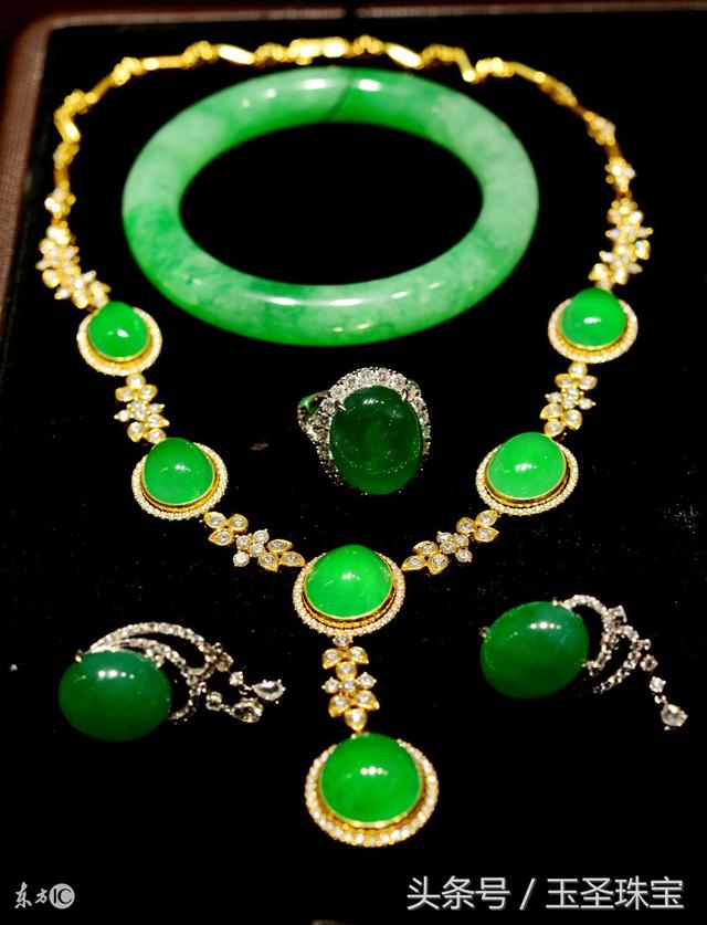 翡翠毛石鉴别知识玻璃种翡翠毛料-第5张图片-翡翠网 翡翠毛石鉴别知识玻璃种翡翠毛料-第5张图片-翡翠网