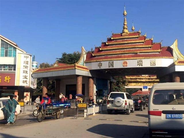 福禄寿翡翠镯子,古代翡翠手镯交易市场-第1张图片-翡翠网 福禄寿翡翠镯子,古代翡翠手镯交易市场-第1张图片-翡翠网