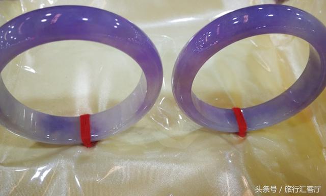 什么是糯种翡翠10000块春带彩翡翠手镯-第1张图片-翡翠网 什么是糯种翡翠10000块春带彩翡翠手镯-第1张图片-翡翠网