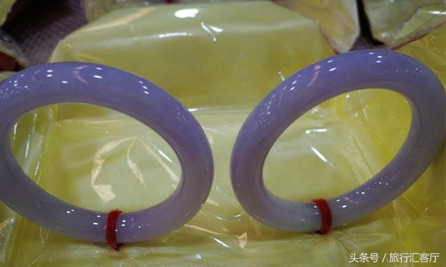 什么是糯种翡翠10000块春带彩翡翠手镯-第4张图片-翡翠网 什么是糯种翡翠10000块春带彩翡翠手镯-第4张图片-翡翠网