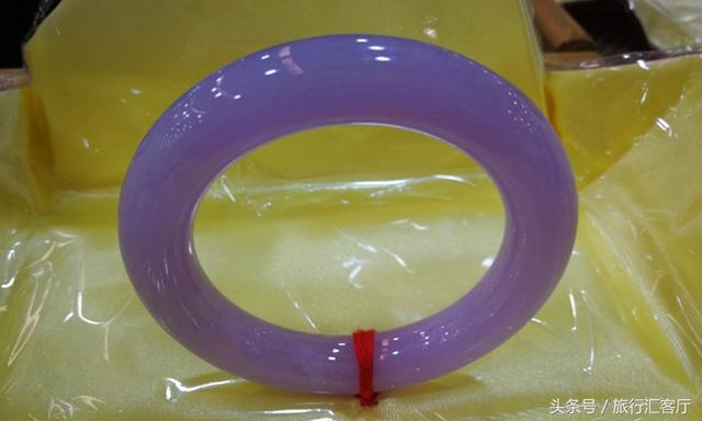 什么是糯种翡翠10000块春带彩翡翠手镯-第6张图片-翡翠网 什么是糯种翡翠10000块春带彩翡翠手镯-第6张图片-翡翠网