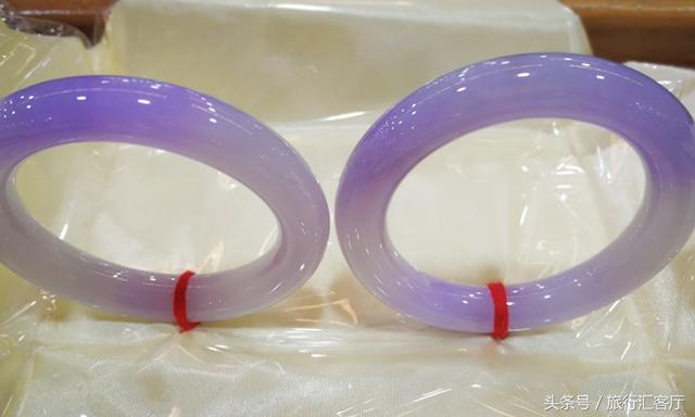 什么是糯种翡翠10000块春带彩翡翠手镯-第8张图片-翡翠网 什么是糯种翡翠10000块春带彩翡翠手镯-第8张图片-翡翠网