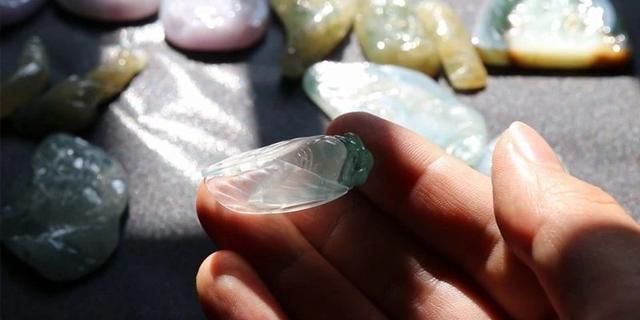 鹅蛋的翡翠原石翡翠原石的价位-第10张图片-翡翠网 鹅蛋的翡翠原石翡翠原石的价位-第10张图片-翡翠网