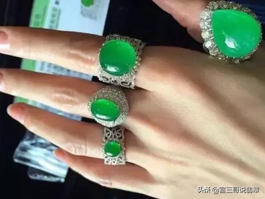 翡翠手镯的作用,翡翠手镯太紧怎么处理-第4张图片-翡翠网 翡翠手镯的作用,翡翠手镯太紧怎么处理-第4张图片-翡翠网