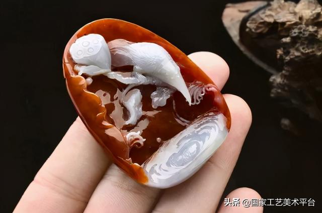 红皮绿肉翡翠原石,红皮姐堆翡翠原石特点-第2张图片-翡翠网 红皮绿肉翡翠原石,红皮姐堆翡翠原石特点-第2张图片-翡翠网