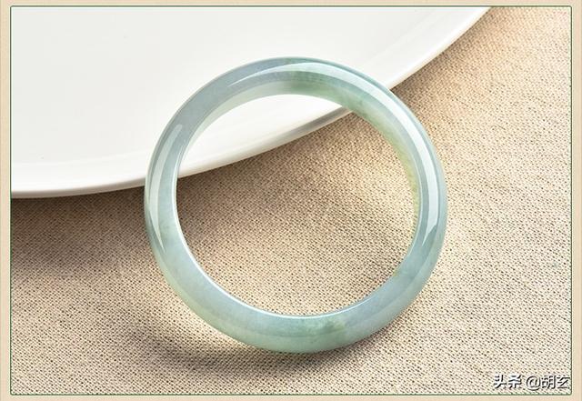 翡翠手镯a货图片,天然A货翡翠玉镯高清图片-第3张图片-翡翠网