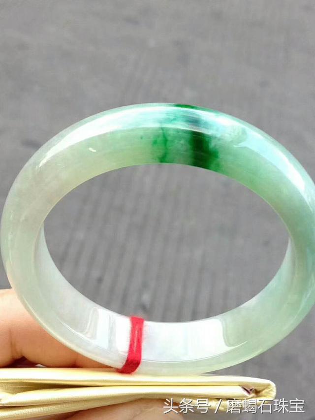 豆种满绿翡翠手镯,豆绿翡翠手镯价格-第3张图片-翡翠网