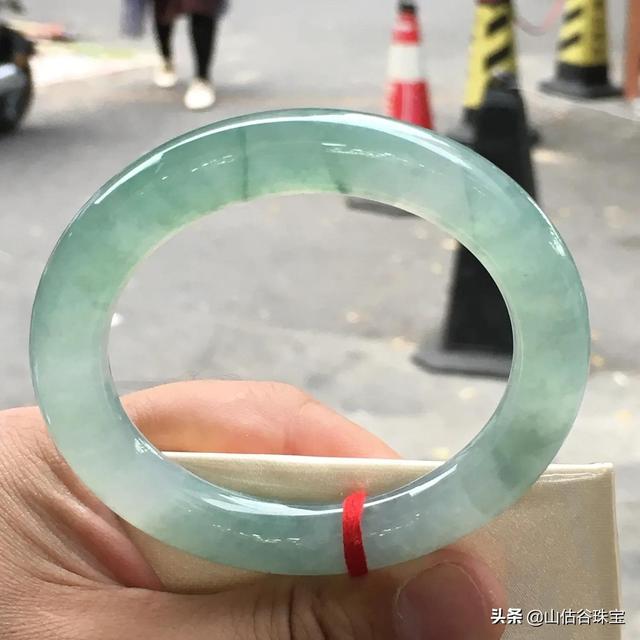 翡翠手镯棉线,翡翠里面有棉絮好不好-第3张图片-翡翠网 翡翠手镯棉线,翡翠里面有棉絮好不好-第3张图片-翡翠网