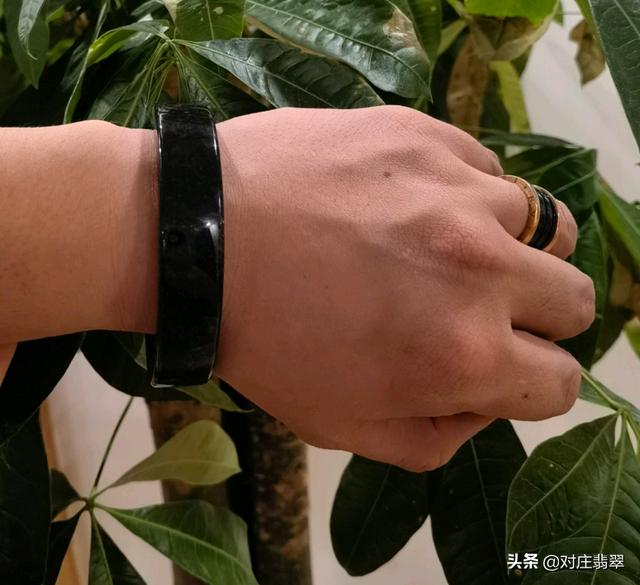 翡翠手镯12种颜色水墨翡翠手镯-第8张图片-翡翠网 翡翠手镯12种颜色水墨翡翠手镯-第8张图片-翡翠网