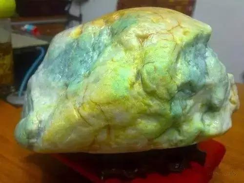 翡翠手镯12种颜色,七彩翡翠手镯惊现盛世-第5张图片-翡翠网 翡翠手镯12种颜色,七彩翡翠手镯惊现盛世-第5张图片-翡翠网