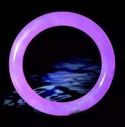 翡翠手镯12种颜色,七彩翡翠手镯惊现盛世-第12张图片-翡翠网 翡翠手镯12种颜色,七彩翡翠手镯惊现盛世-第12张图片-翡翠网