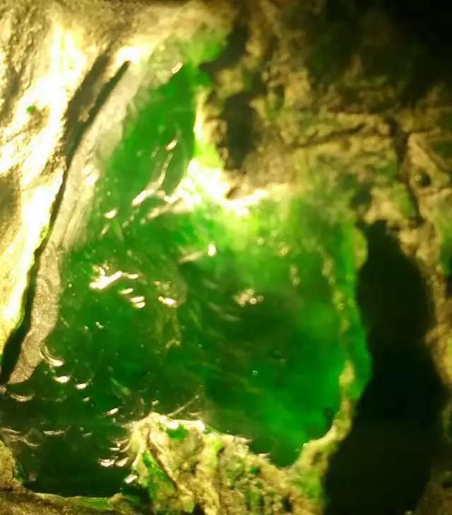 翡翠原石价格兰州帝王绿翡翠原石-第3张图片-翡翠网 翡翠原石价格兰州帝王绿翡翠原石-第3张图片-翡翠网