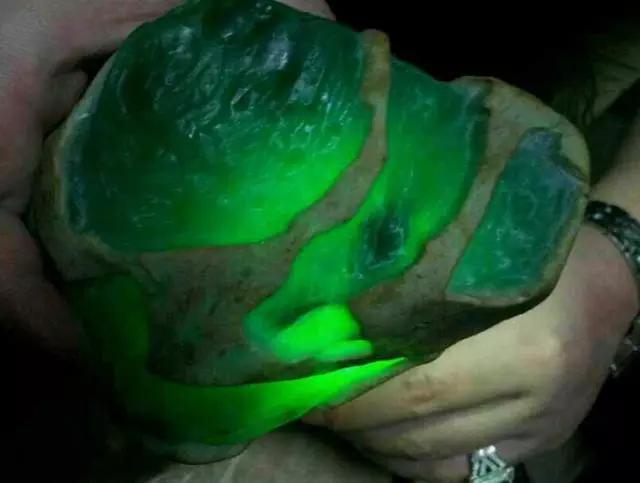 翡翠原石价格兰州帝王绿翡翠原石-第6张图片-翡翠网 翡翠原石价格兰州帝王绿翡翠原石-第6张图片-翡翠网