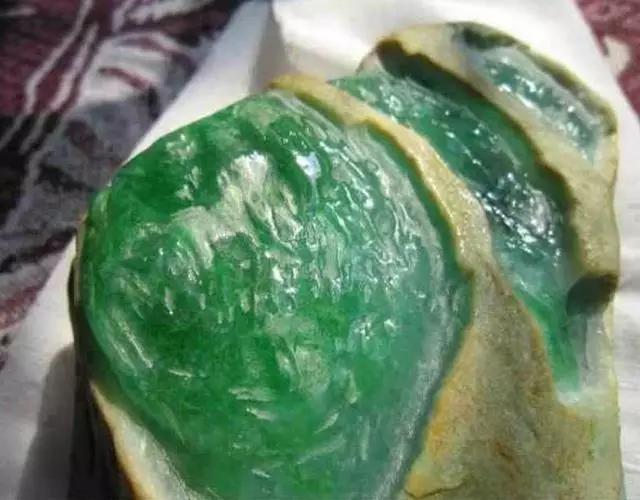 翡翠原石价格兰州帝王绿翡翠原石-第9张图片-翡翠网 翡翠原石价格兰州帝王绿翡翠原石-第9张图片-翡翠网