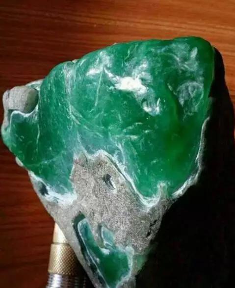 翡翠原石价格兰州帝王绿翡翠原石-第11张图片-翡翠网 翡翠原石价格兰州帝王绿翡翠原石-第11张图片-翡翠网