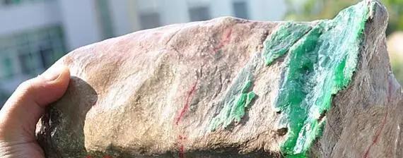 翡翠原石价格兰州帝王绿翡翠原石-第13张图片-翡翠网 翡翠原石价格兰州帝王绿翡翠原石-第13张图片-翡翠网