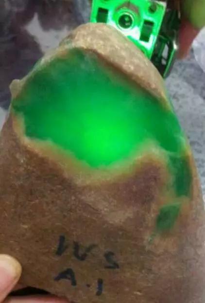 翡翠原石价格兰州帝王绿翡翠原石-第14张图片-翡翠网 翡翠原石价格兰州帝王绿翡翠原石-第14张图片-翡翠网