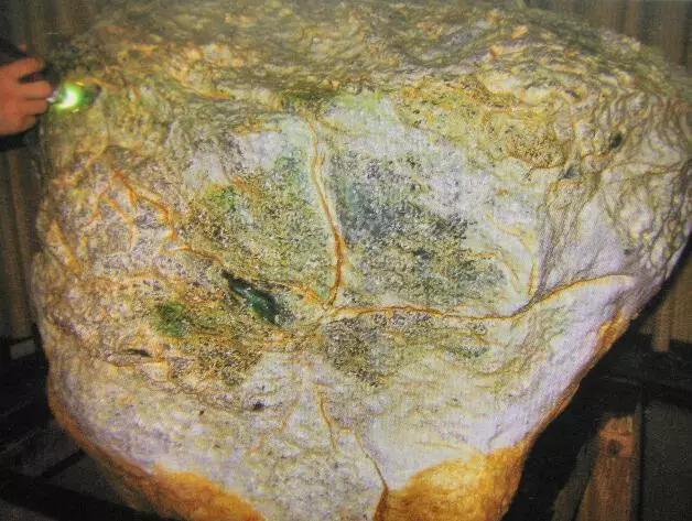 翡翠原石价格兰州帝王绿翡翠原石-第15张图片-翡翠网 翡翠原石价格兰州帝王绿翡翠原石-第15张图片-翡翠网