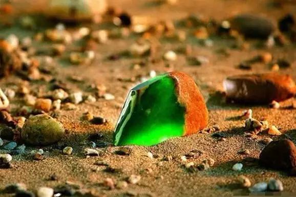 翡翠原石价格兰州帝王绿翡翠原石-第16张图片-翡翠网 翡翠原石价格兰州帝王绿翡翠原石-第16张图片-翡翠网