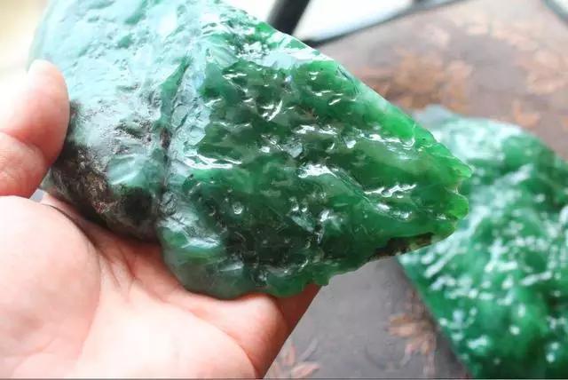 翡翠原石价格兰州帝王绿翡翠原石-第26张图片-翡翠网 翡翠原石价格兰州帝王绿翡翠原石-第26张图片-翡翠网