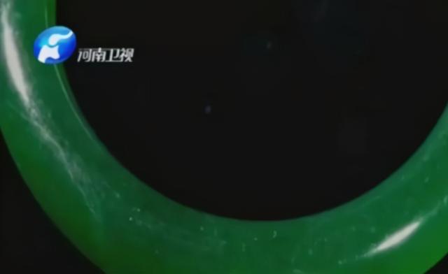 玻璃种帝王绿48亿手镯高清图满绿冰种翡翠手镯-第7张图片-翡翠网 玻璃种帝王绿48亿手镯高清图满绿冰种翡翠手镯-第7张图片-翡翠网