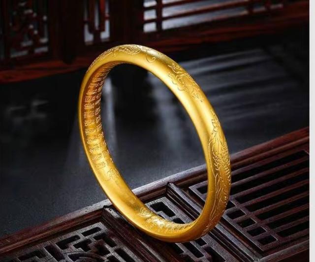 翡翠手镯的描述活口翡翠手镯-第5张图片-翡翠网 翡翠手镯的描述活口翡翠手镯-第5张图片-翡翠网