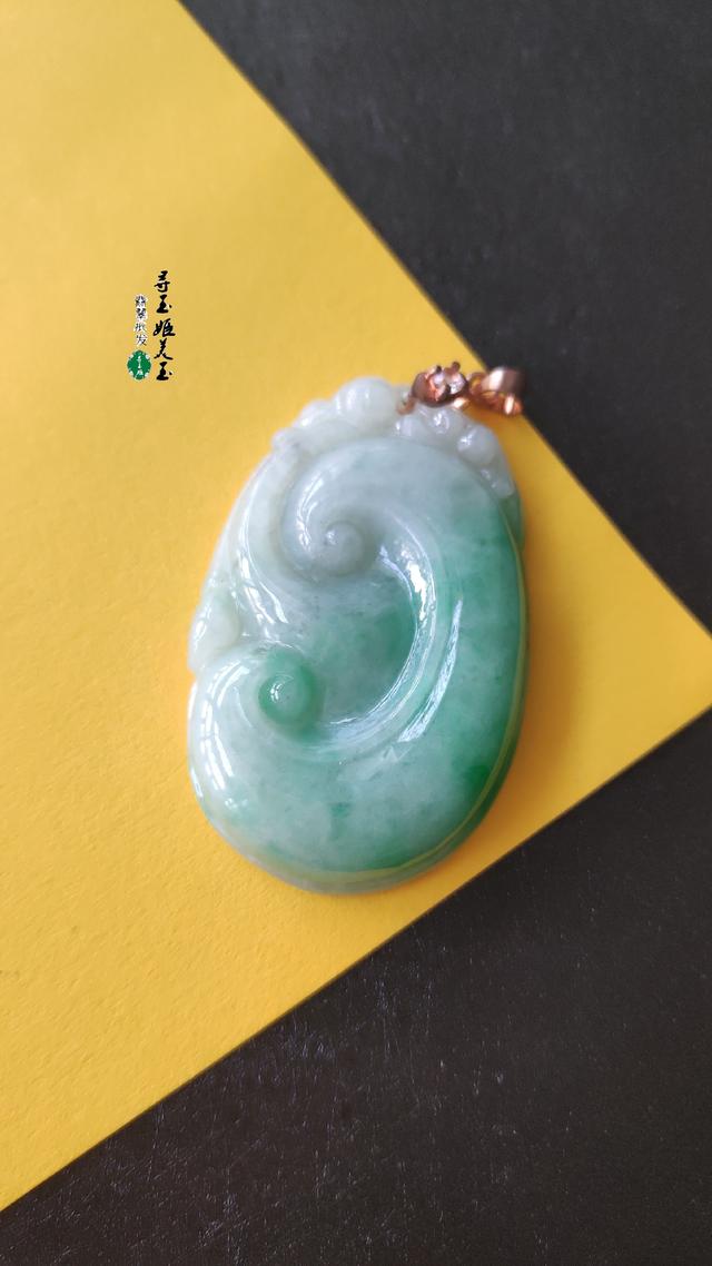 玉镯淡紫淡绿好吗翡翠手镯淡绿淡紫-第1张图片-翡翠网 玉镯淡紫淡绿好吗翡翠手镯淡绿淡紫-第1张图片-翡翠网