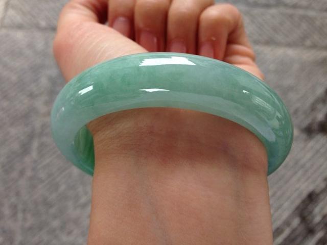 玉镯淡紫淡绿好吗翡翠手镯淡绿淡紫-第11张图片-翡翠网 玉镯淡紫淡绿好吗翡翠手镯淡绿淡紫-第11张图片-翡翠网