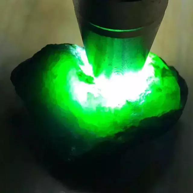 翡翠毛料原石,加工的翡翠原石怎么卖-第13张图片-翡翠网 翡翠毛料原石,加工的翡翠原石怎么卖-第13张图片-翡翠网