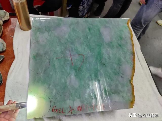 泥鳅背翡翠手镯,四会翡翠手镯毛呸-第7张图片-翡翠网 泥鳅背翡翠手镯,四会翡翠手镯毛呸-第7张图片-翡翠网