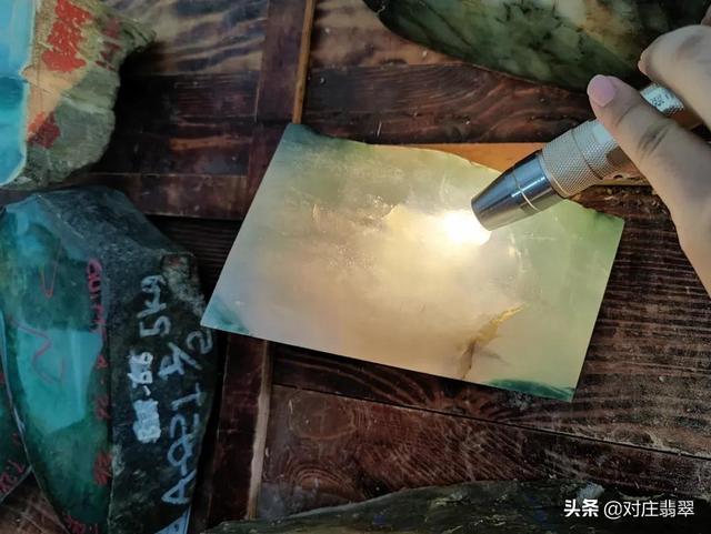 泥鳅背翡翠手镯,四会翡翠手镯毛呸-第20张图片-翡翠网 泥鳅背翡翠手镯,四会翡翠手镯毛呸-第20张图片-翡翠网