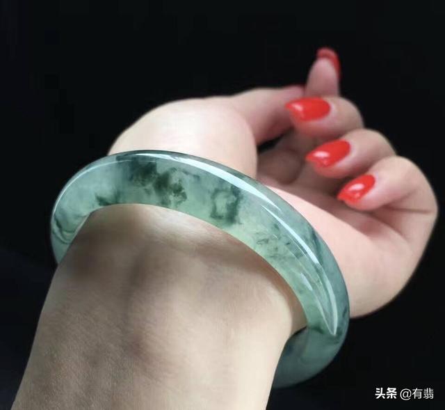 正装手镯什么意思,翡翠正装手镯-第1张图片-翡翠网 正装手镯什么意思,翡翠正装手镯-第1张图片-翡翠网