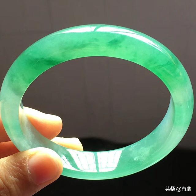 正装手镯什么意思,翡翠正装手镯-第5张图片-翡翠网 正装手镯什么意思,翡翠正装手镯-第5张图片-翡翠网
