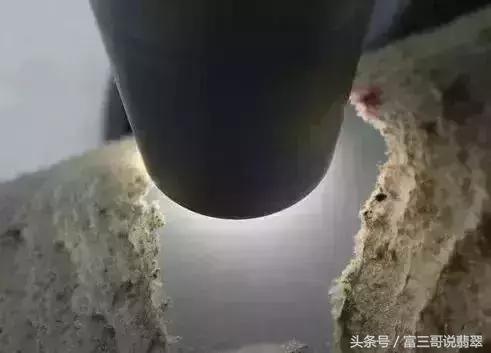 翡翠原石回光彩虹翡翠原石的价位-第9张图片-翡翠网