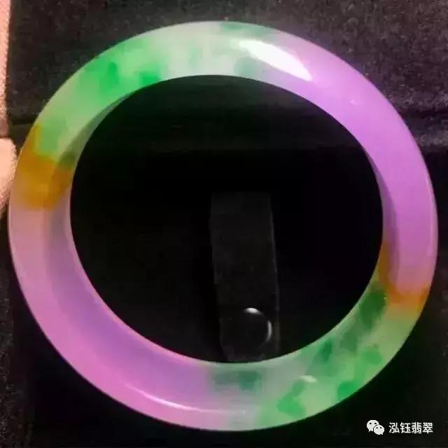 周大生买的5000多的翡翠手镯多彩翡翠手镯-第6张图片-翡翠网 周大生买的5000多的翡翠手镯多彩翡翠手镯-第6张图片-翡翠网