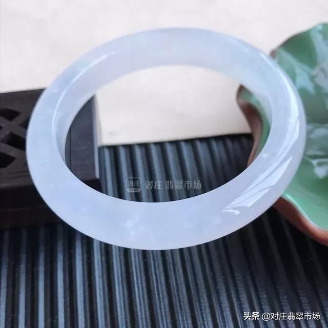 不懂翡翠该怎么买手镯翡翠种水料贵还是色料贵-第16张图片-翡翠网
