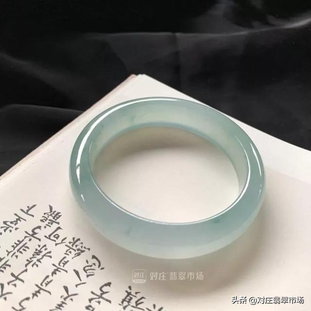 不懂翡翠该怎么买手镯翡翠种水料贵还是色料贵-第21张图片-翡翠网