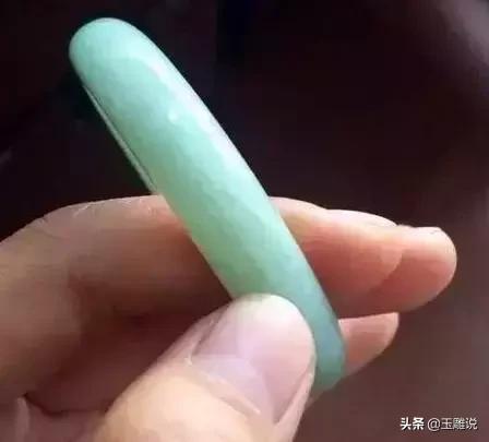 翡翠手镯有裂值得买吗,翡翠手镯裂痕图片-第9张图片-翡翠网 翡翠手镯有裂值得买吗,翡翠手镯裂痕图片-第9张图片-翡翠网