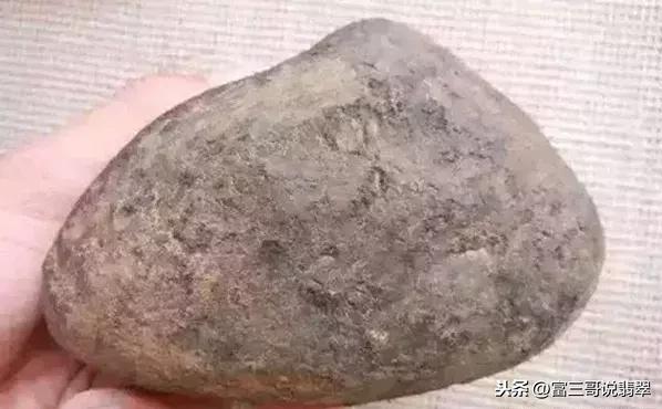 翡翠赌石原石什么是冰赌石笔记翡翠原石-第15张图片-翡翠网 翡翠赌石原石什么是冰赌石笔记翡翠原石-第15张图片-翡翠网