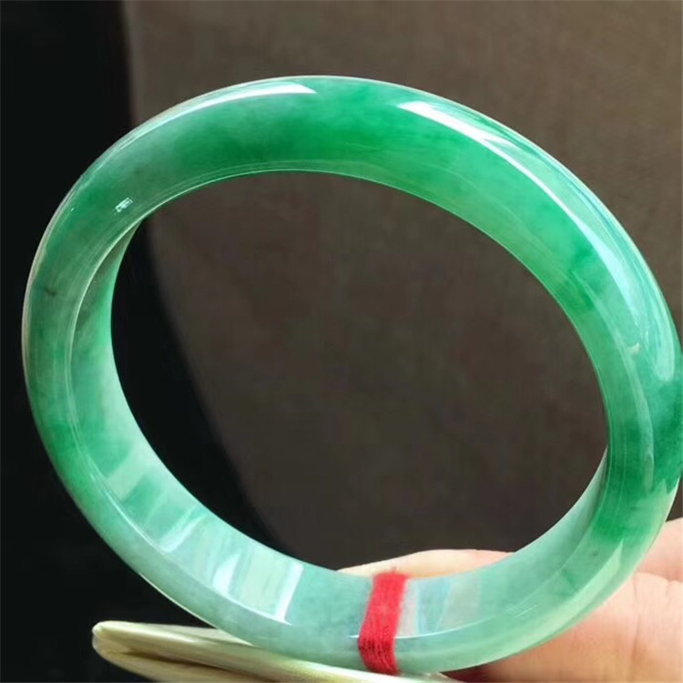 绿色冰种翡翠手镯价格与图片,翡翠绿手镯价格-第1张图片-翡翠网 绿色冰种翡翠手镯价格与图片,翡翠绿手镯价格-第1张图片-翡翠网