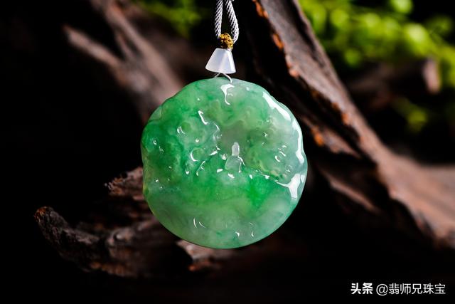 镯心料雕刻成品上身图,翡翠手镯镯心设计-第5张图片-翡翠网 镯心料雕刻成品上身图,翡翠手镯镯心设计-第5张图片-翡翠网