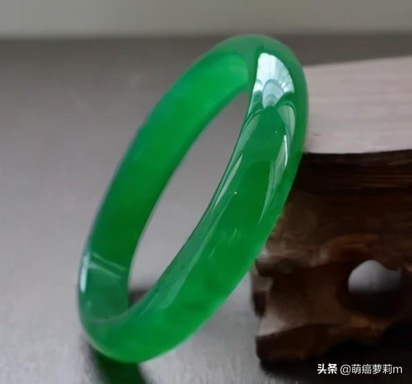 果绿色翡翠手镯图片翡翠果绿色等级和图片-第1张图片-翡翠网 果绿色翡翠手镯图片翡翠果绿色等级和图片-第1张图片-翡翠网